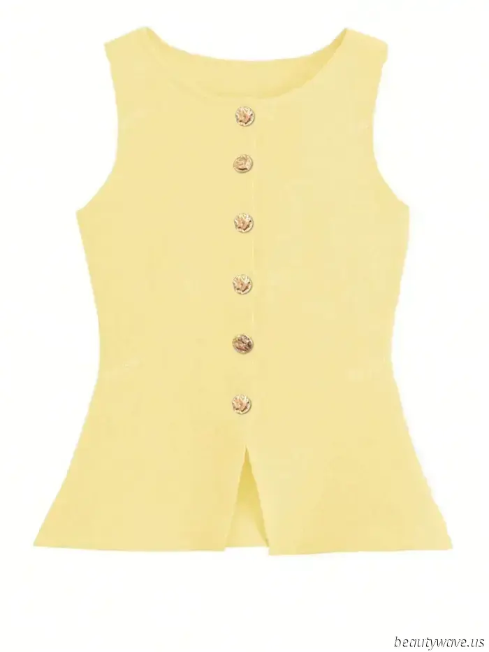 I just returned from Paris and noticed these four summer trends among the most fashionable women.