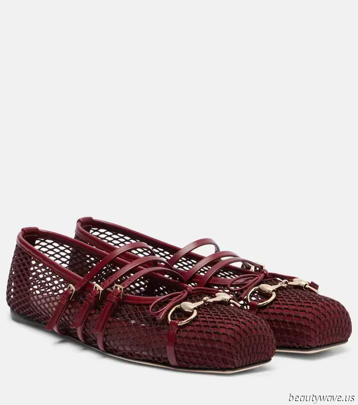 Ya no se necesitan más zapatos planos de malla negra; los diseñadores elegantes los están comprando en este color ahora.