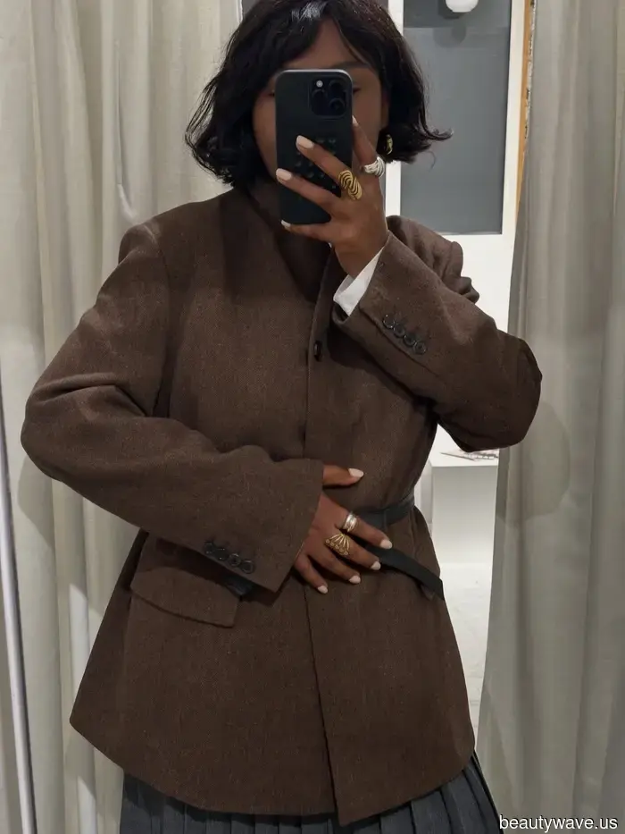 7 зимних трендов маникюра по-французски, которые сейчас носят все в Париже