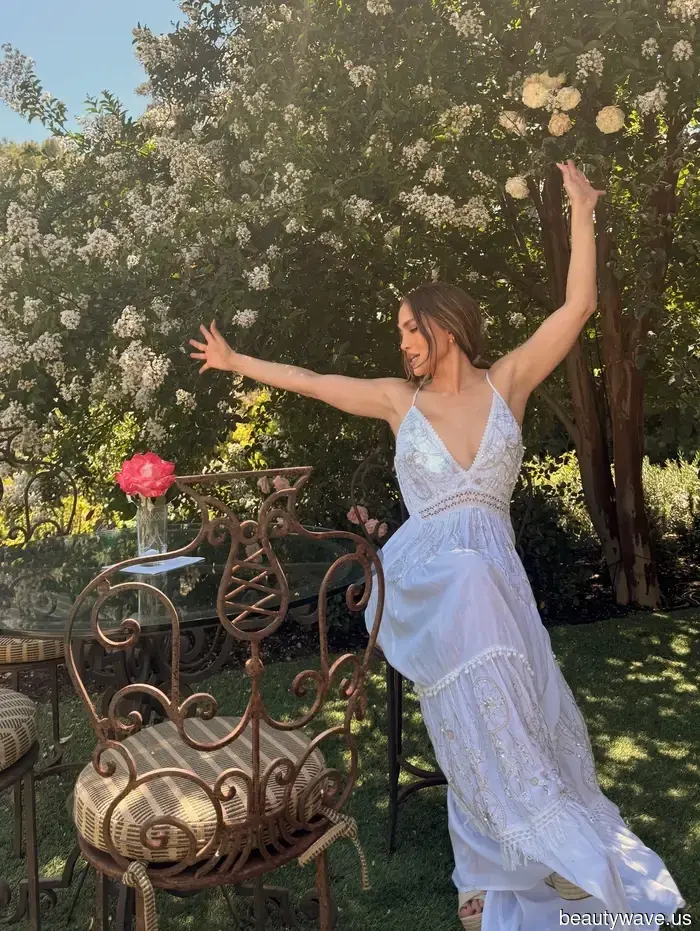 Not Flip-Flops or Fisherman's—This "Outdated" Shoe Trend Pairs Best with White Dresses