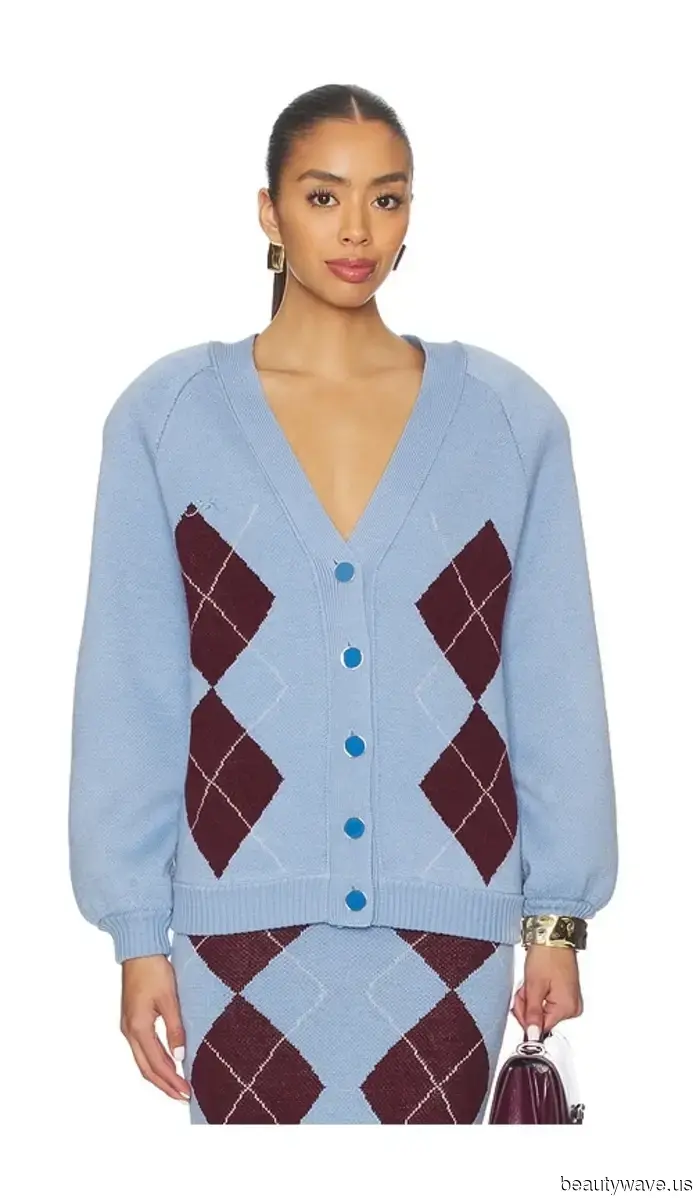 Plötzlich trägt jede Modeperson den Pullover-Trend, der vor nicht allzu langer Zeit als hässlich galt.