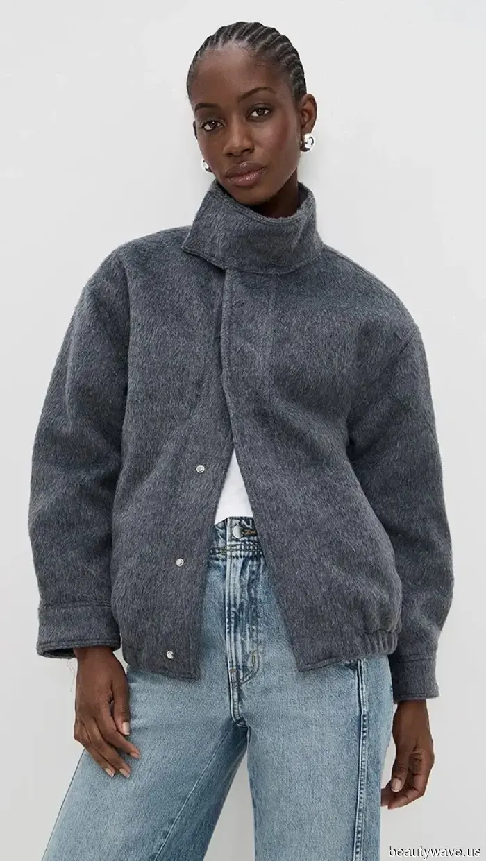 Le persone a Parigi e a New York stanno sostituendo le loro giacche moto con questa alternativa del 2025.