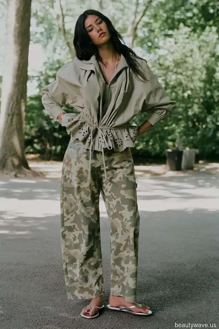 Alexa Chung Recently Donned the Anti-Jeans Trend That I Didn't Anticipate Seeing Her In.
