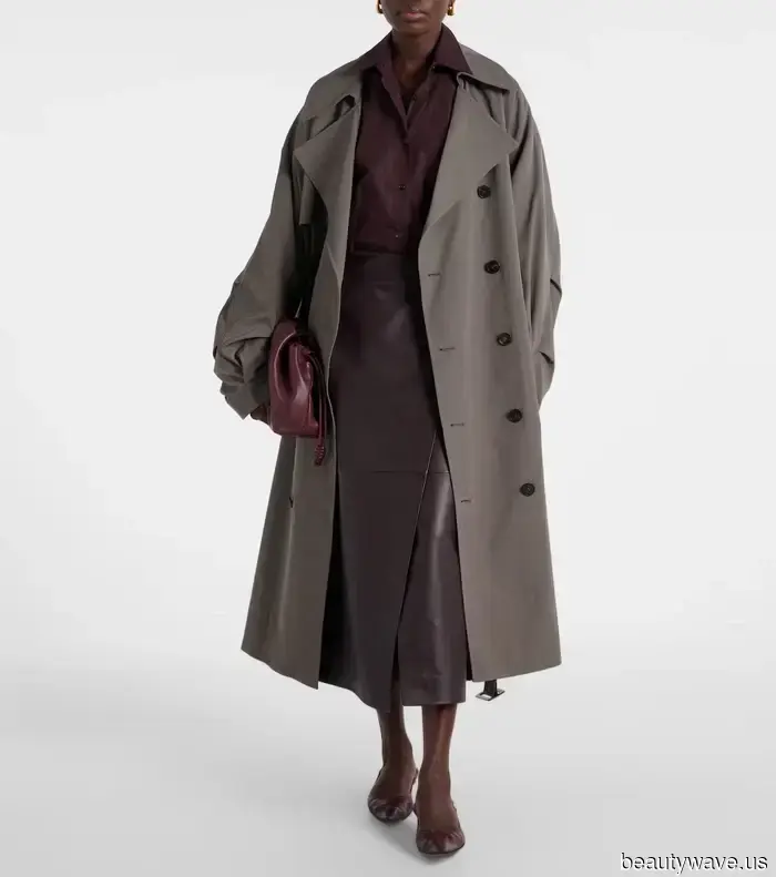 These two essential winter wardrobe pieces are crucial for creating one of the most sophisticated outfit combinations imaginable.