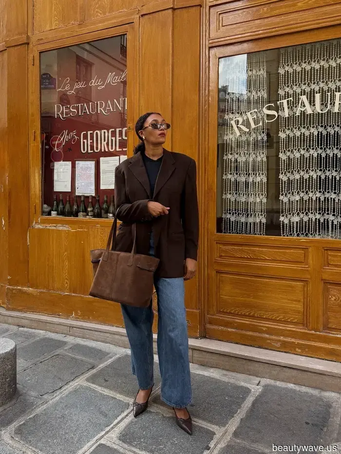 No one rocks jeans quite like stylish Parisians—here are 7 effortless outfits I’m looking to replicate from the French this fall.