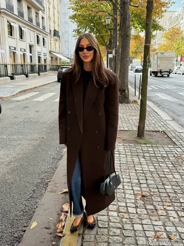 5 Subtle Yet Chic Outfits That French Women Are Sporting Currently in Paris and St. Tropez