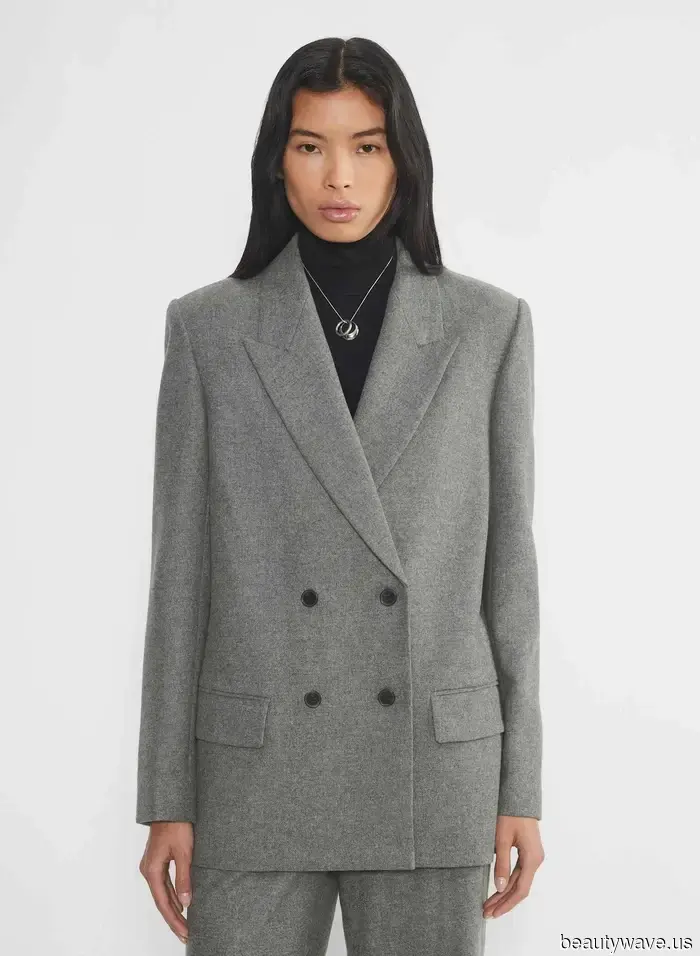 Apologies, Boots—Gwyneth Paltrow has just showcased the winter footwear trick that elevates trousers from basic to elegant.