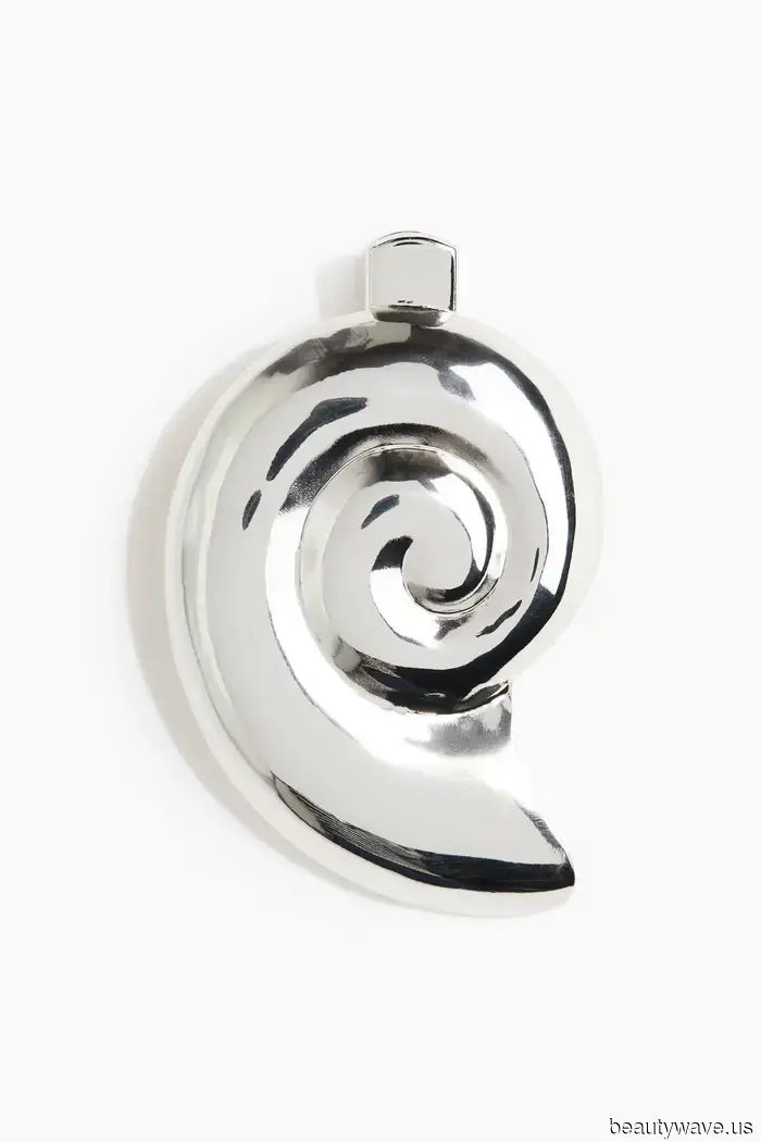 From French Pins to Lace Scarves, These Chic Hair Accessories Are Taking Over This Spring.