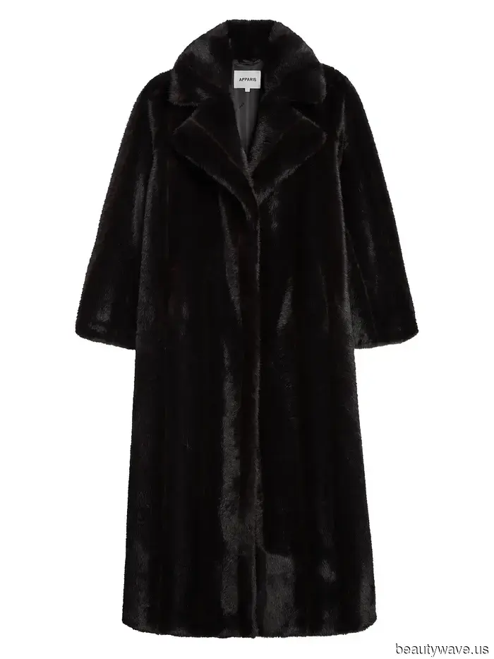 Improvvisamente, i pantaloni della tuta sono di nuovo "di moda"&mdash;aggiungi questa elegante tendenza dei cappotti per indossarli nel modo del 2025