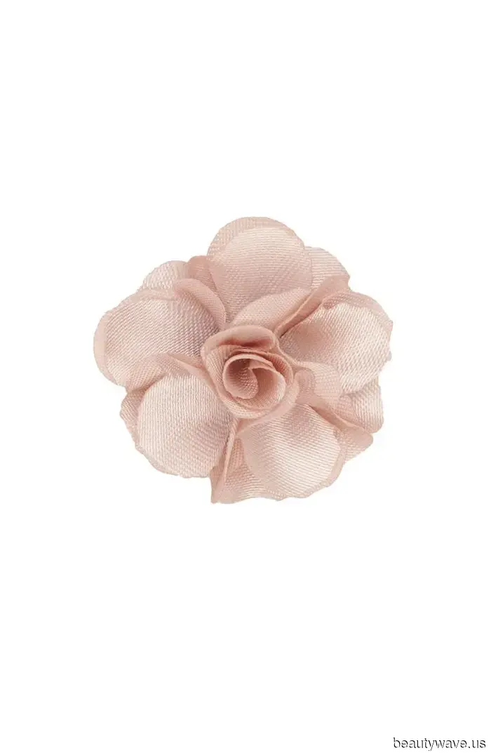 Как сделать скучный свитер более стильным: купите этот красивый аксессуар по тренду менее чем за 40 долларов