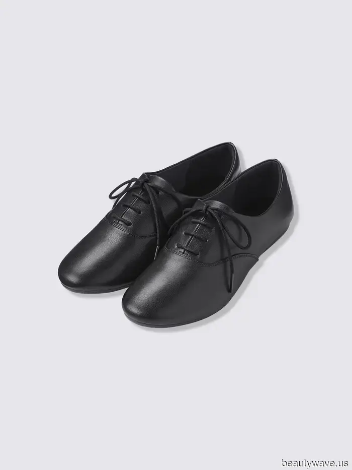Forget Ballet Flats; this is the flat shoe trend that everyone will be pairing with stylish jeans this fall.