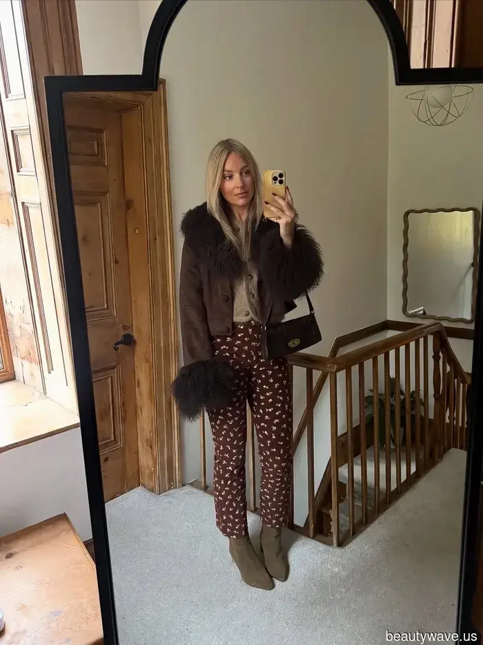 Mode-Mädchen haben alle anderen Trends für Knöchelstiefel für diesen&nbsp;einen speziellen&nbsp;reich aussehenden Stil aufgegeben.