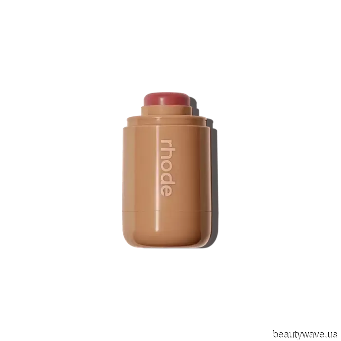 Preguntaste, nosotros entregamos&mdash;Esto es lo que hay dentro de las bolsas de maquillaje de nuestros editores de belleza para el otoño.