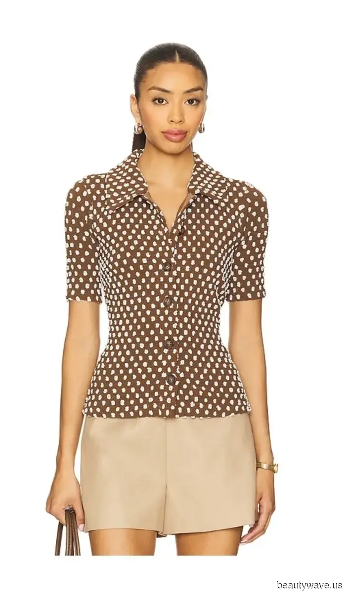 Моя подруга хочет выглядеть более парижанкой&mdash;я предложила ей надеть эти 4 вещи