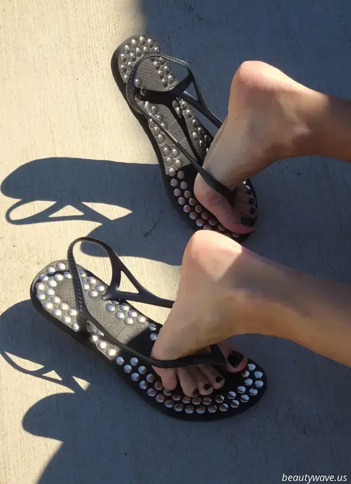 Diese Flip-Flops sind gerade viral geworden, was bedeutet, dass jeder diesen Trend im Sommer 2025 tragen wird