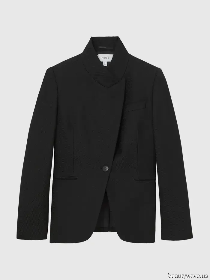 Sostén la Chaqueta de Cuero&mdash;Estas 5 Tendencias de Blazers Se Verán Más Chic Con Tus Jeans Este Año