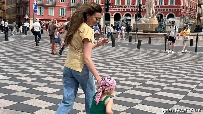 Französische Frauen tauschen einfache Tops gegen diese schicken Sommertops aus.