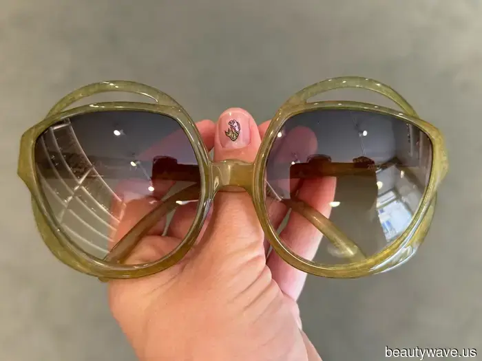 Ich habe den Gründer des schicksten Vintage-Sonnenbrillen-Ziels in Paris gefragt, welche Rahmen es wert sind, in sie zu investieren.