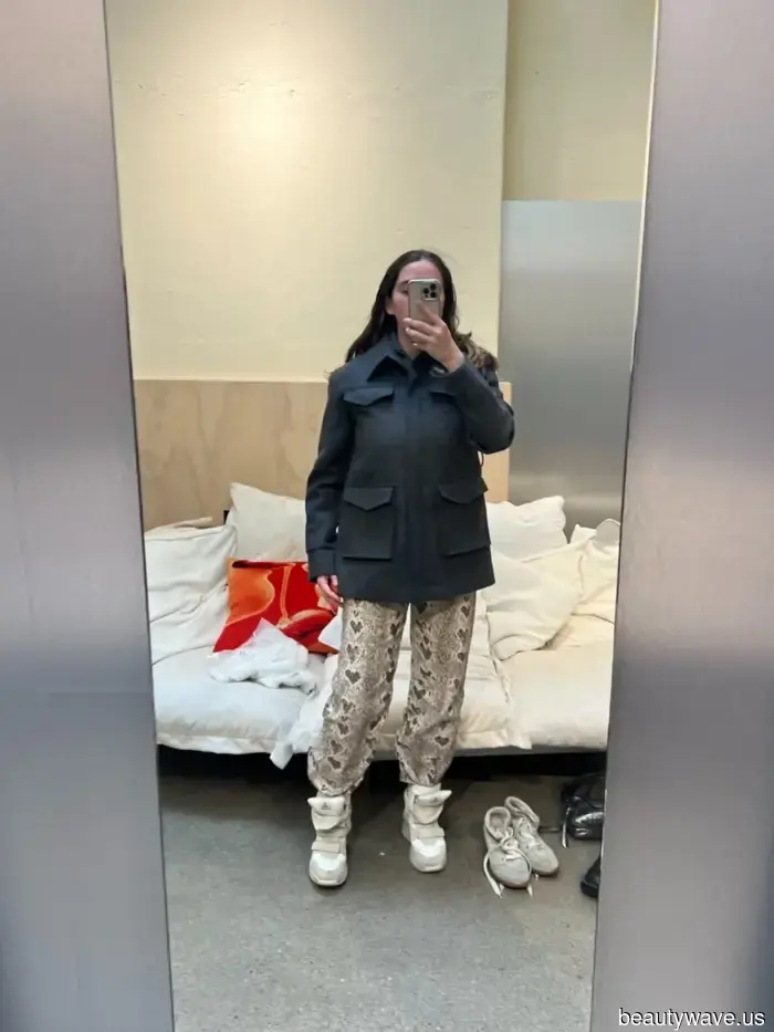 Прошло 14 лет с тех пор, как был выпущен самый противоречивый стиль обуви в мире — теперь они вернулись для…