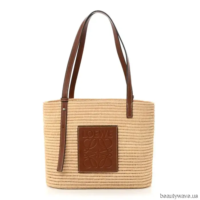 Le donne ad Antibes, Monaco e Bodrum indossano sempre questa tendenza di borse estive approvata dai designer&mdash;Queste 13 sono le più…