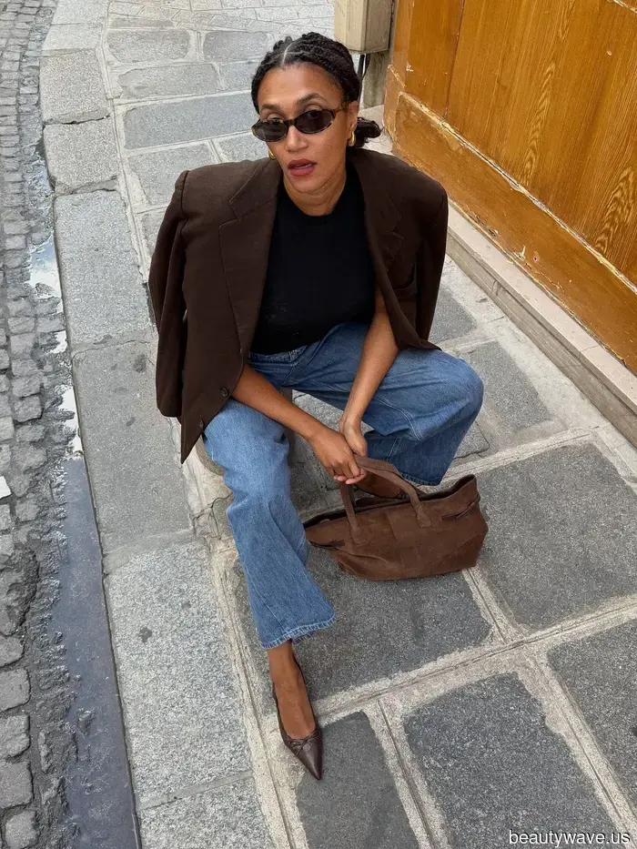 To achieve a Parisian look in Paris, you need to have these 12 essential fall wardrobe pieces.