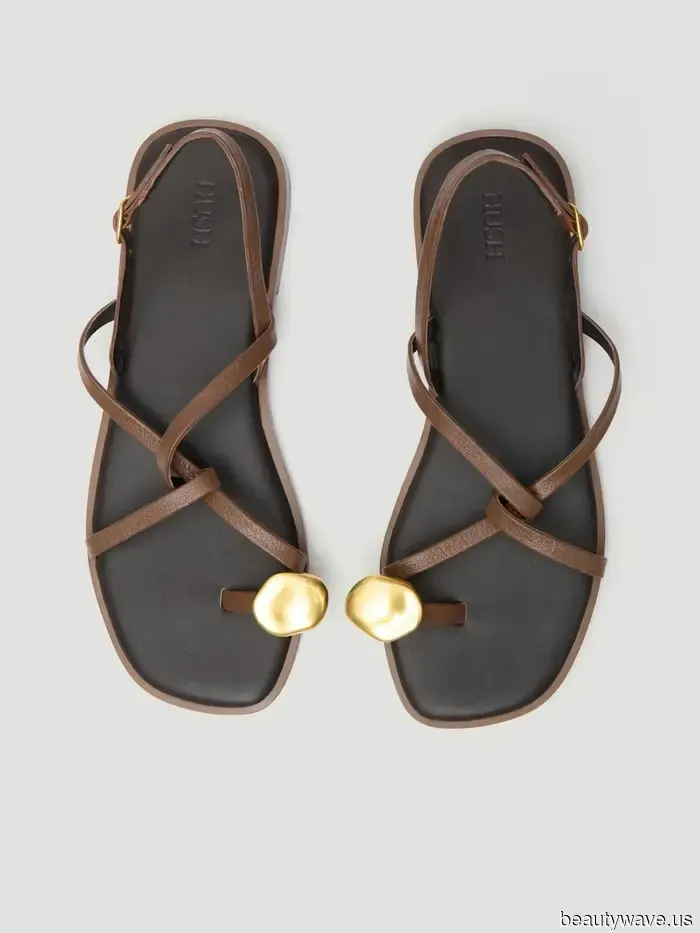 Pause the Flip-Flops, Rosie Huntington-Whiteley Has Just Made an Appearance in a Subtle Sandal Style.