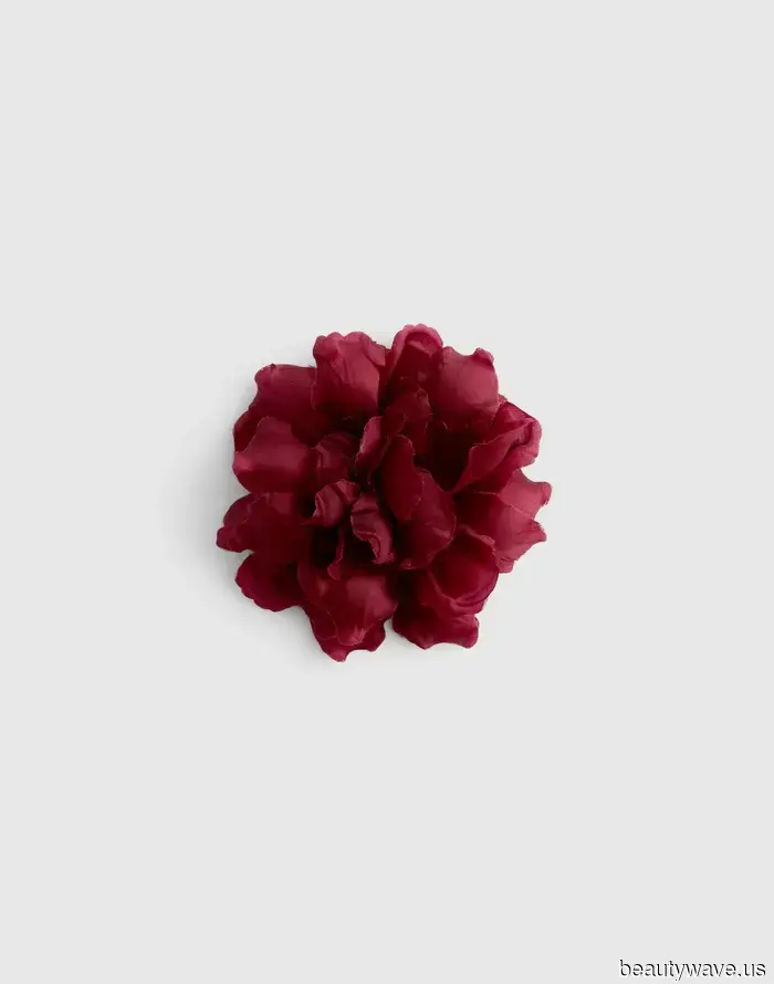 Как сделать скучный свитер более стильным: купите этот красивый аксессуар по тренду менее чем за 40 долларов