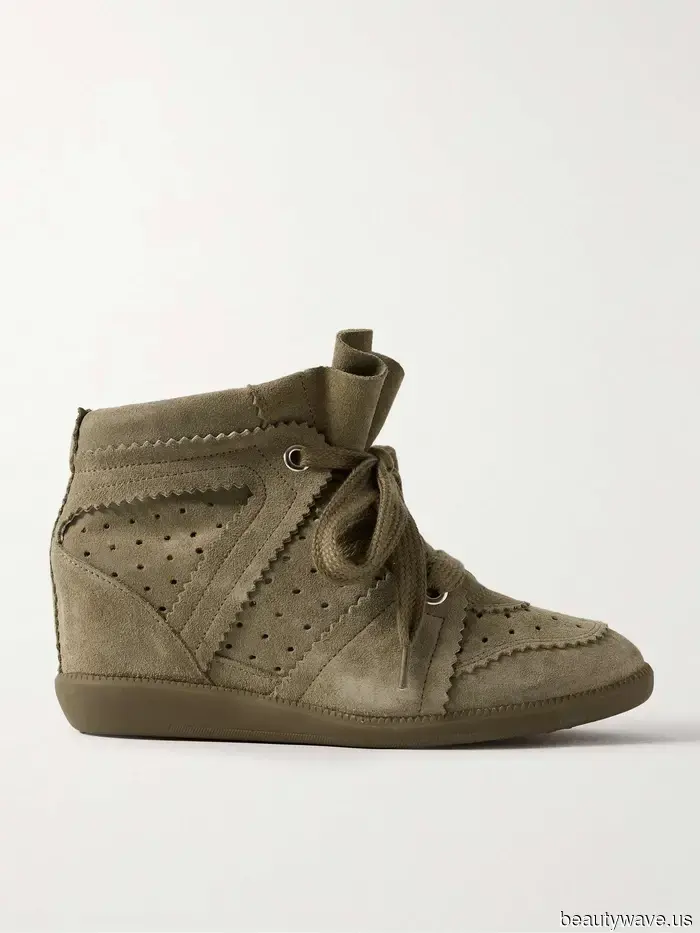 FYI: Se indossi questa tendenza di sneaker datata nell'autunno 2025, assicurati di abbinarla a jeans larghi.