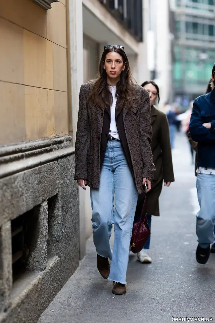 *Not* Sandals—The Anti-Spring Shoe Trend That Every Stylish Individual in Milan Is Pairing With Light-Wash Jeans
