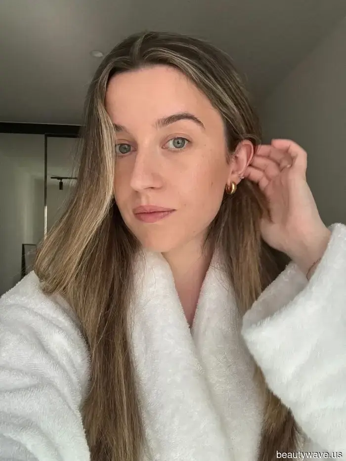 This foundation stick with a natural finish makes all other base products appear inferior.
