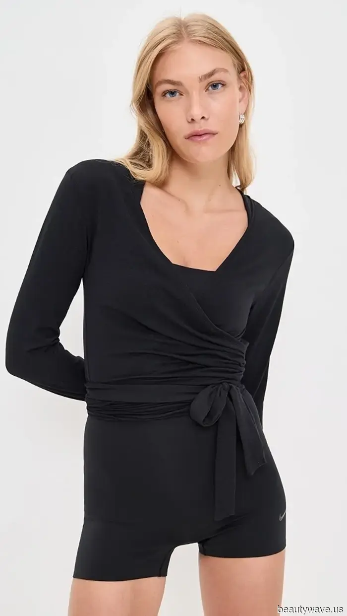 L'insegnante di yoga preferita di Hailey Bieber svela il suo guardaroba capsule di athleisure&mdash;ed è fantastico