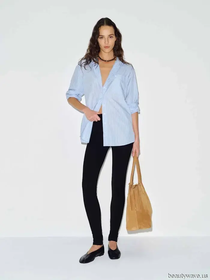 Skip the jeans—this cut and color of leggings always look better with trainers.