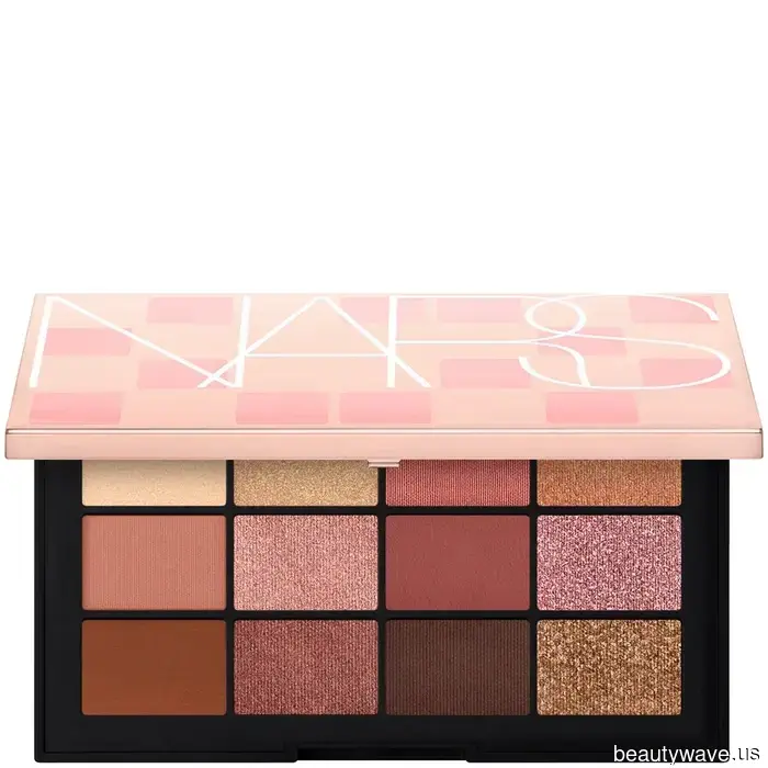 I Recently Consulted the Experts, and Here Are the 6 Fall Makeup Color Trends You Should Be Aware Of.