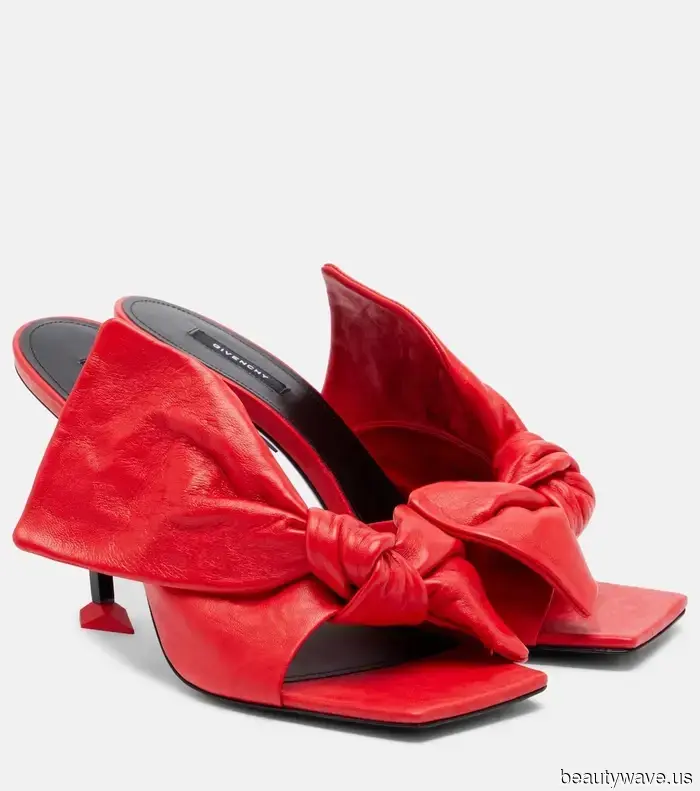 Colour-Blocking, Scarpe da Corte e 'Nuovo' Chanel&mdash;Come il Tour Stampa è Diventato il Nuovo Red Carpet