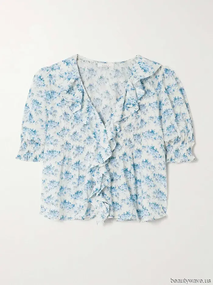 6 Surprisingly Chic Denim Shorts Looks That the Fashion Set Is Sporting