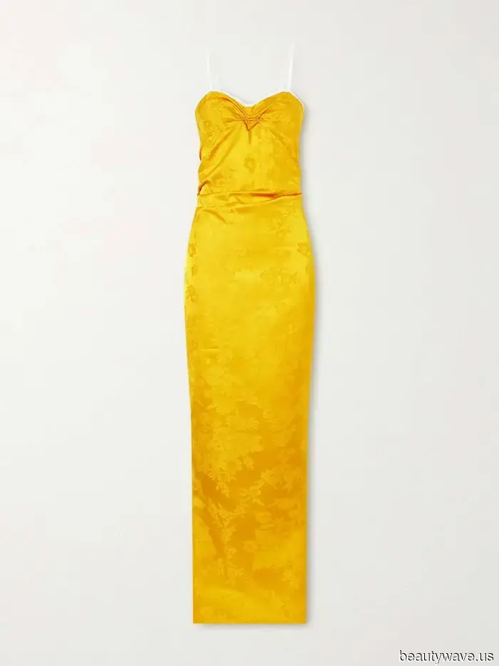 The Trendiest Dressers in NYC Are Currently Embracing Florals.