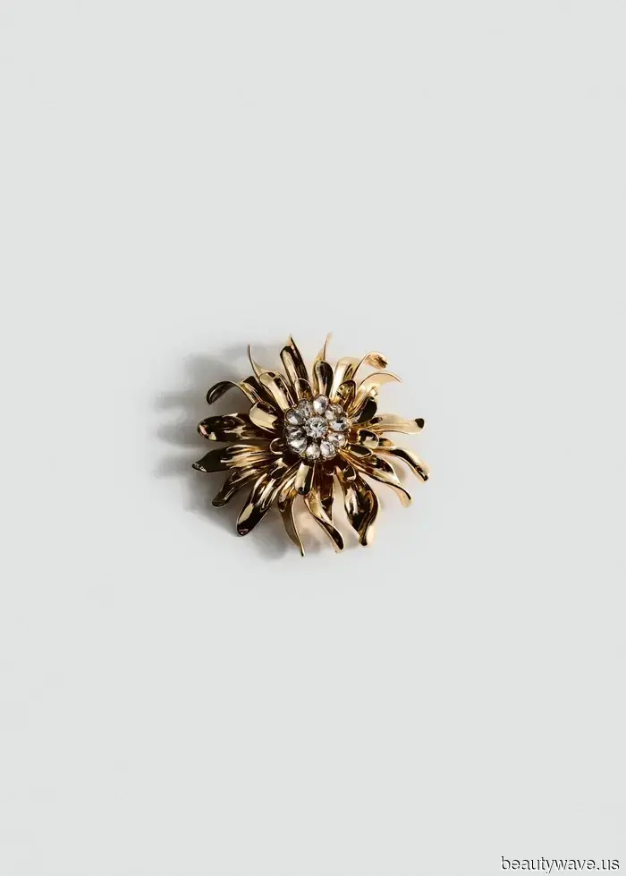 Die Ashley Olsen Methode, um einfache schwarze Mäntel schick und nicht langweilig aussehen zu lassen