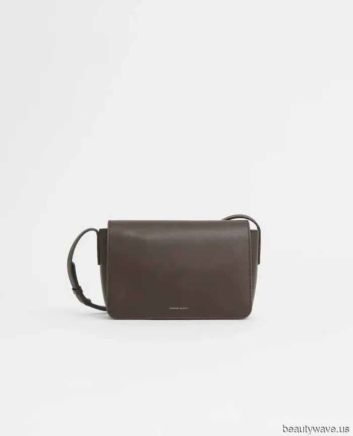 I Jeans a Sigaretta Sono Ufficialmente Tornati&mdash;Ecco Come le It Girl Li Stileranno nel 2026