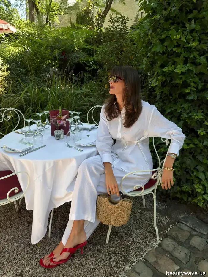 Chic French women are aware that these 7 essential wardrobe pieces are crucial for achieving an expensive look during the summer.