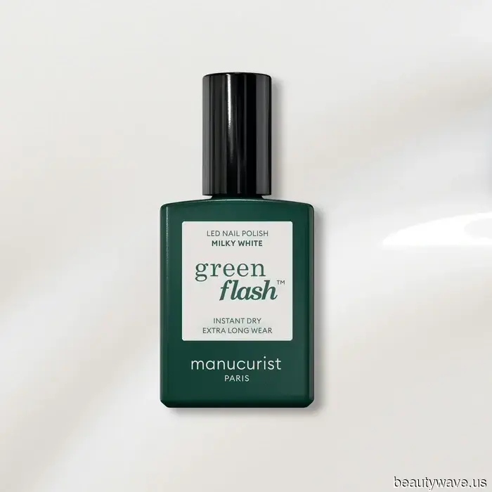 The fashion crowd is choosing this surprising French pedicure for their toes.