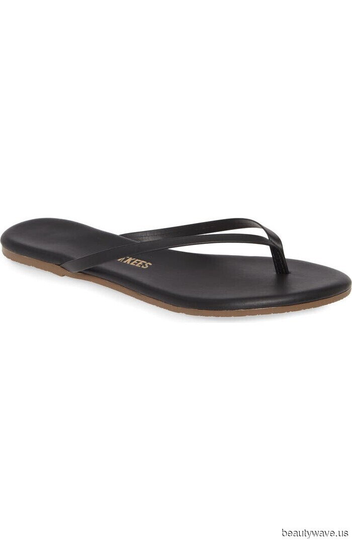 Certainly, fashion enthusiasts are still donning leggings, but exclusively this particular style (and not paired with sneakers).