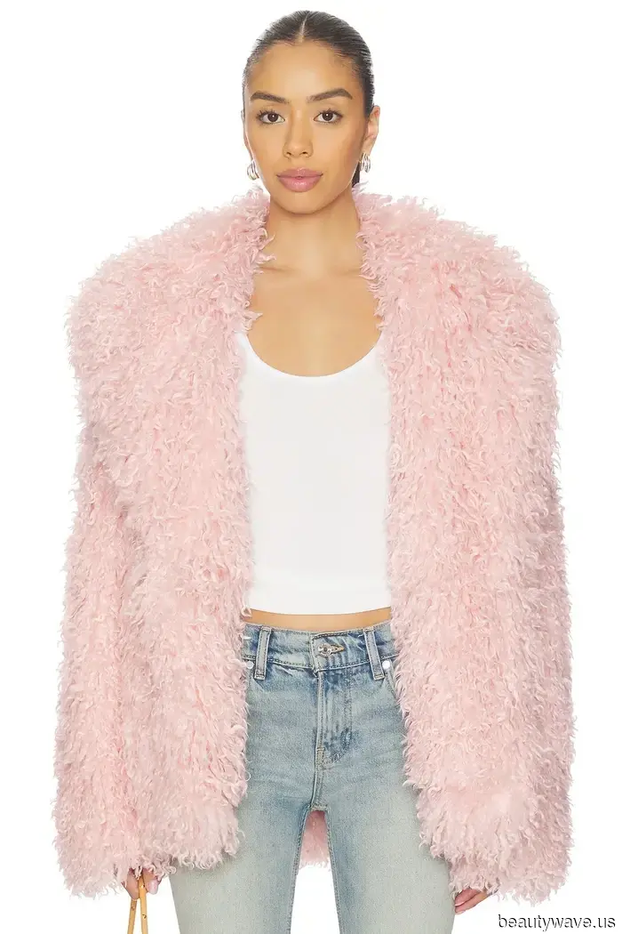 Cada mujer elegante debería tener este estilo de abrigo en su guardarropa de invierno.