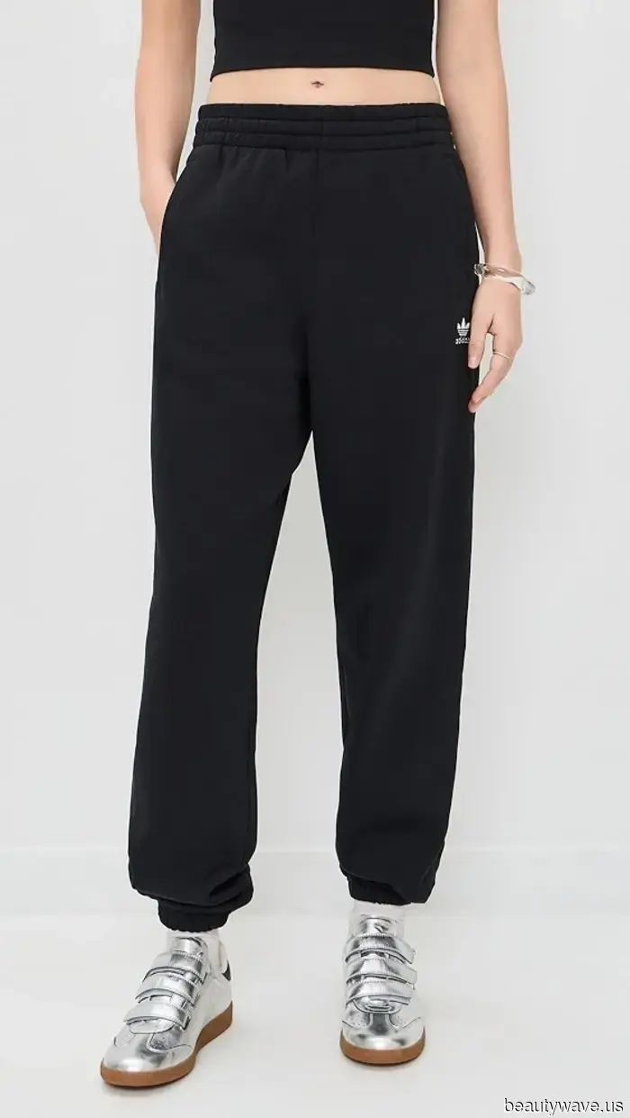 La nueva forma genial de llevar leggings y zapatillas está aquí, y necesitas verlo para creerlo.