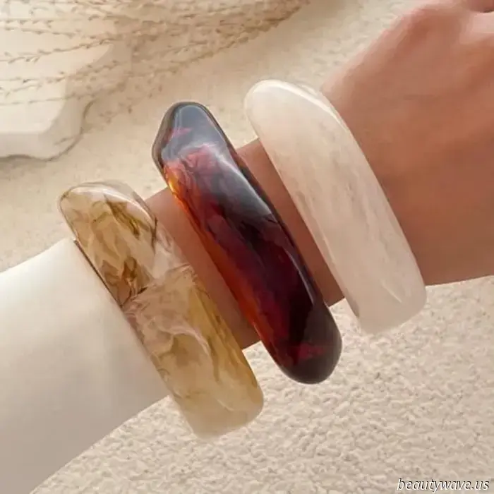 Everyone with good taste is sporting this accessory that costs under $10.