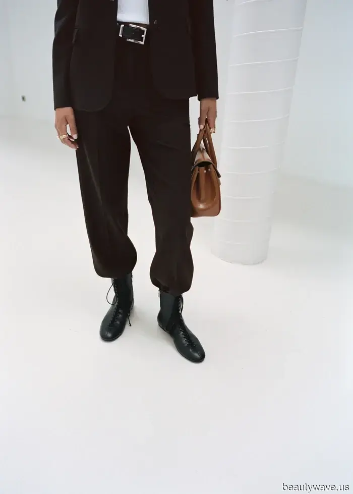 Bootcut leggings can appear odd with unsuitable footwear, but these five styles are stylish.