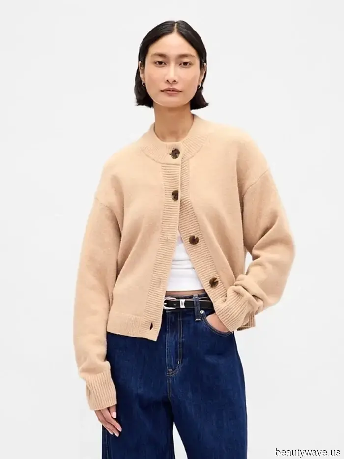 Scrivo di moda e ho trovato i basi più chic in saldo per la Cyber Week da Reformation, Gap e Madewell.