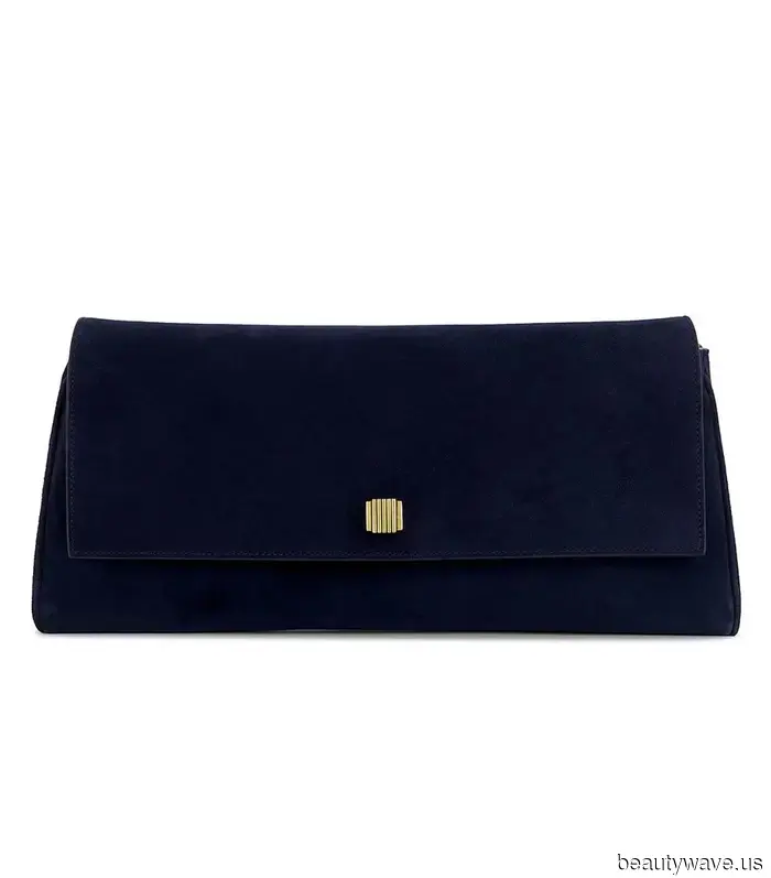 Put Down the Shoulder Bags—Fashion Enthusiasts Are Opting for This Trend to Achieve a More Stylish Look.