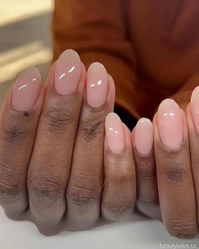 Do you recall Jelly Shoes? This Juicy Manicure serves as the nail counterpart inspired by the '90s.
