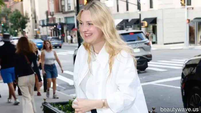 How to Identify an Elegant It Girl in Autumn 2026—With These Classic Jeans and This Popular Shoe