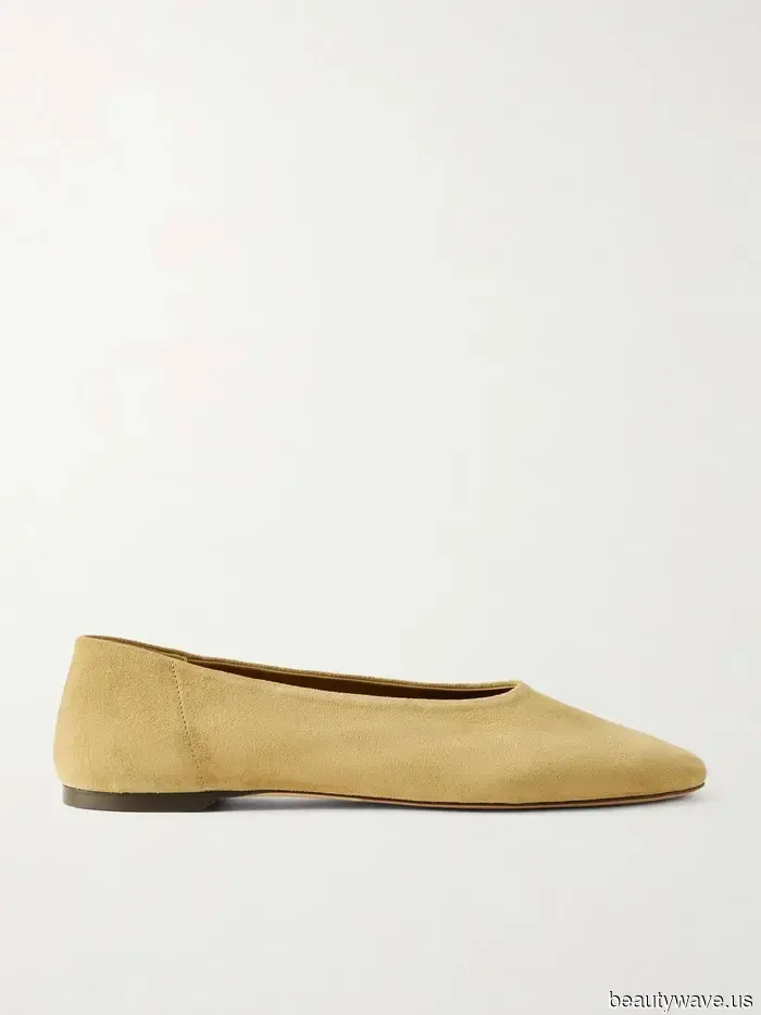 If you plan to wear capri leggings in 2026, style them like this, this, and this.
